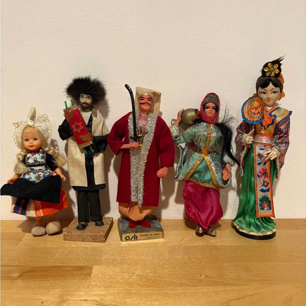 Mixed Lot of Vintage Souvenir Dolls
